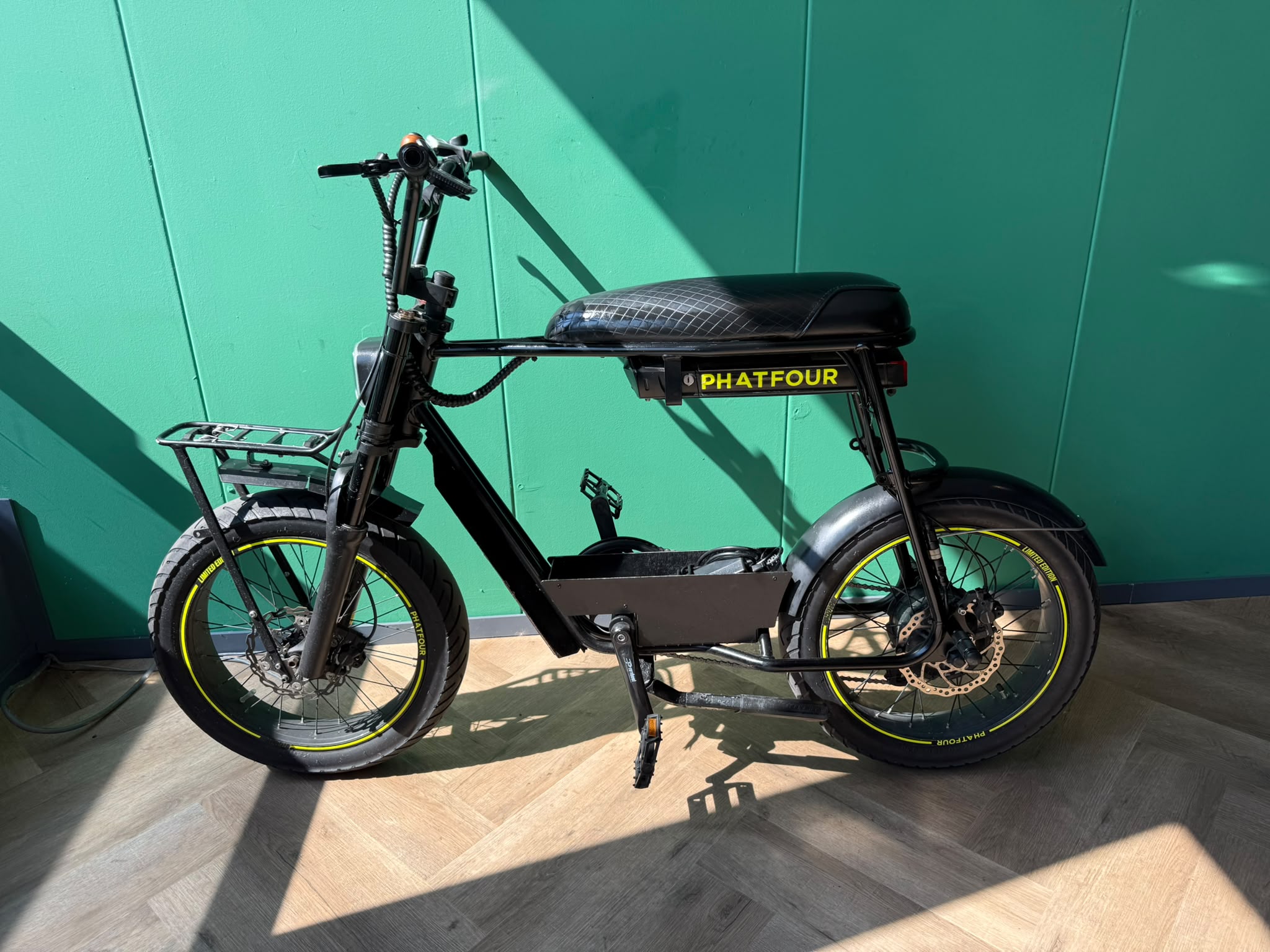 Phatfour Limited 2021 Grijs. 327km Inclusief Bezorging - Image 12
